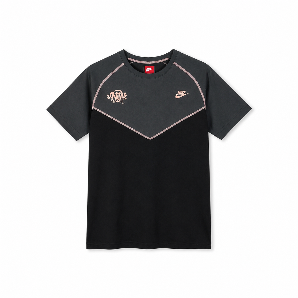 Nike x Syna Kontrast Dikiş Detaylı Tişört
